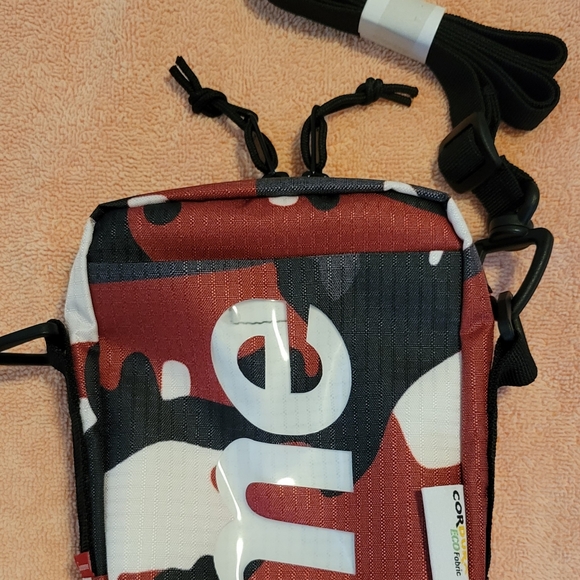 Supreme - Picture 8 of 9